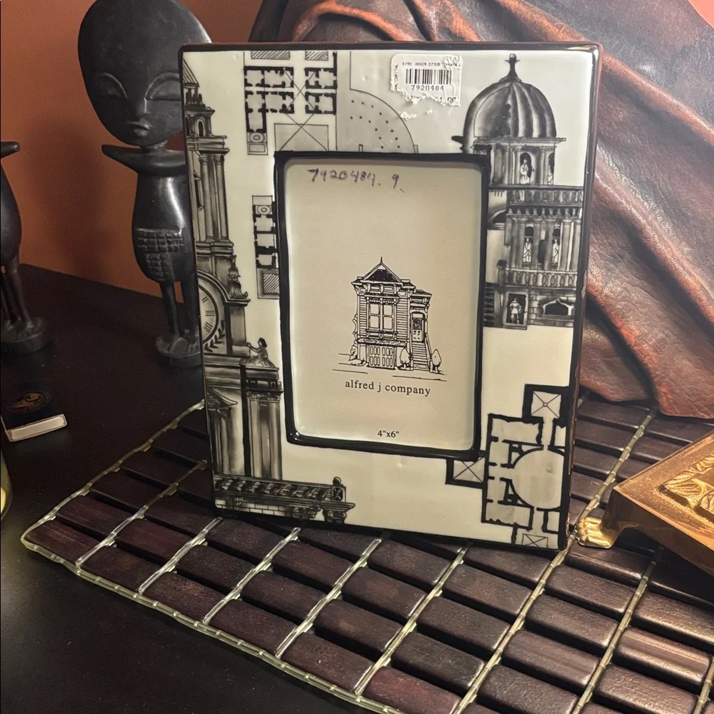 Black and White Picture Frame